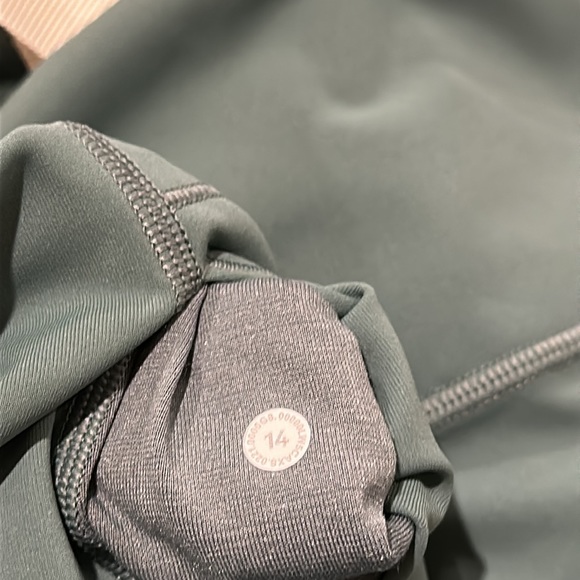Lululemon Wunder Under High-Rise Tight 25" *Luxtreme
Tidewater Teal size 14 NWT - Picture 3 of 5